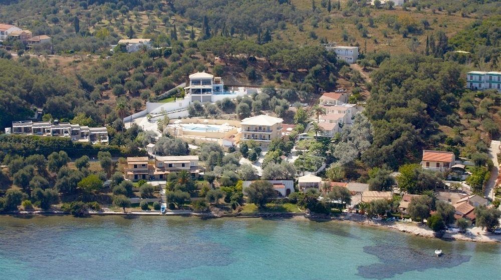 Ionian Eye Design & * Mesongí